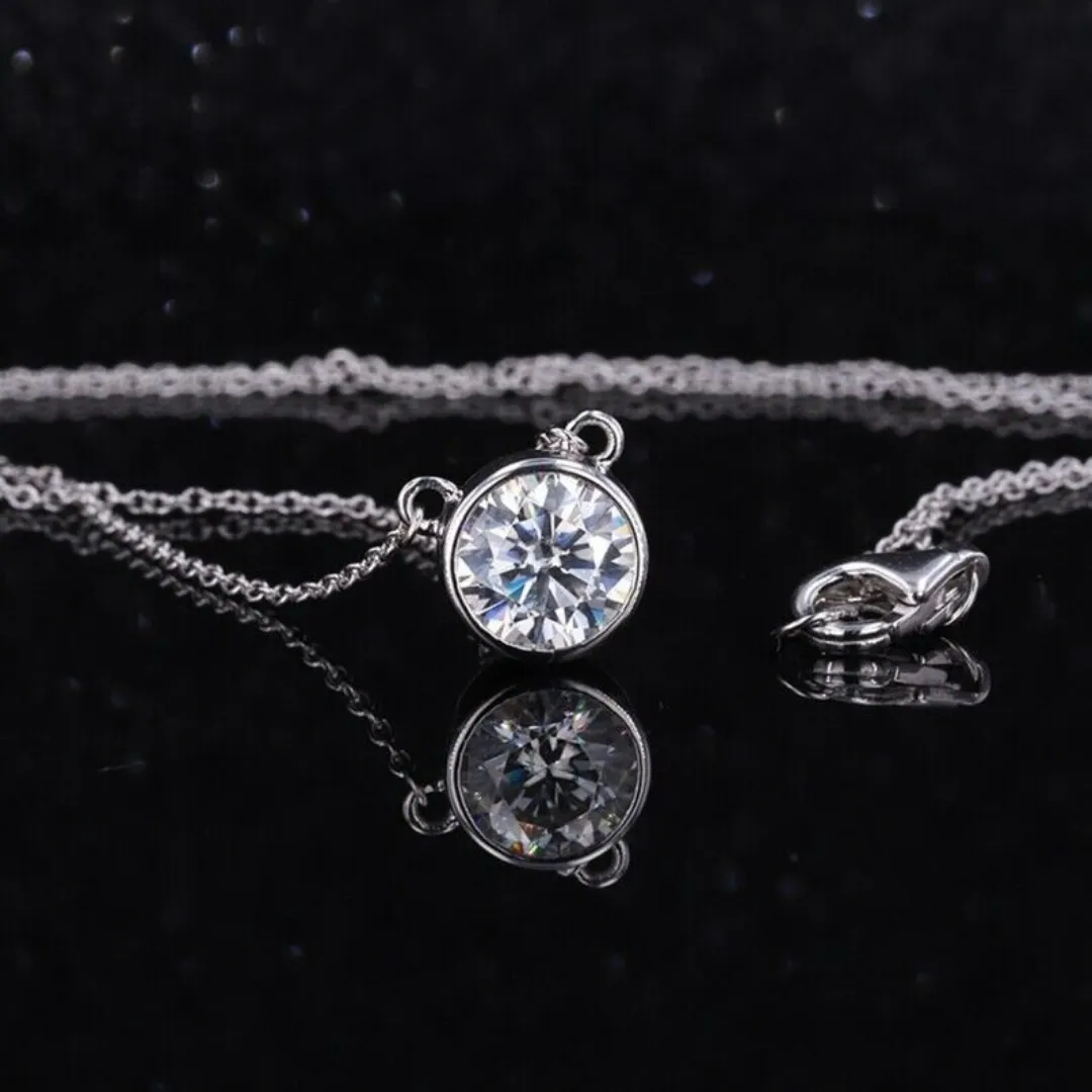 /public/photos/live/Delicate Solitaire Moissanite Pendent  (2).webp